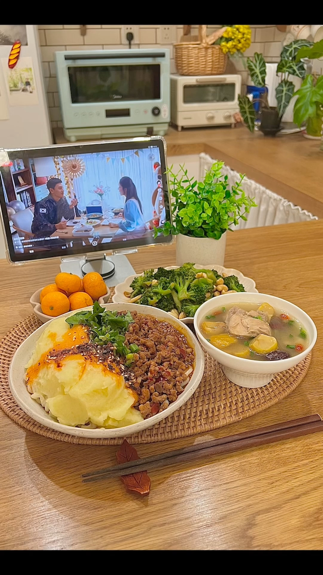 一人食:今天吃土豆泥拌面,西兰花炒腰果,板栗鸡汤