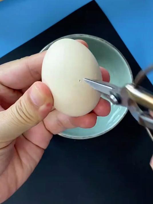 创意手工，用鸡蛋壳做可爱的玉兔小夜灯，非常简单