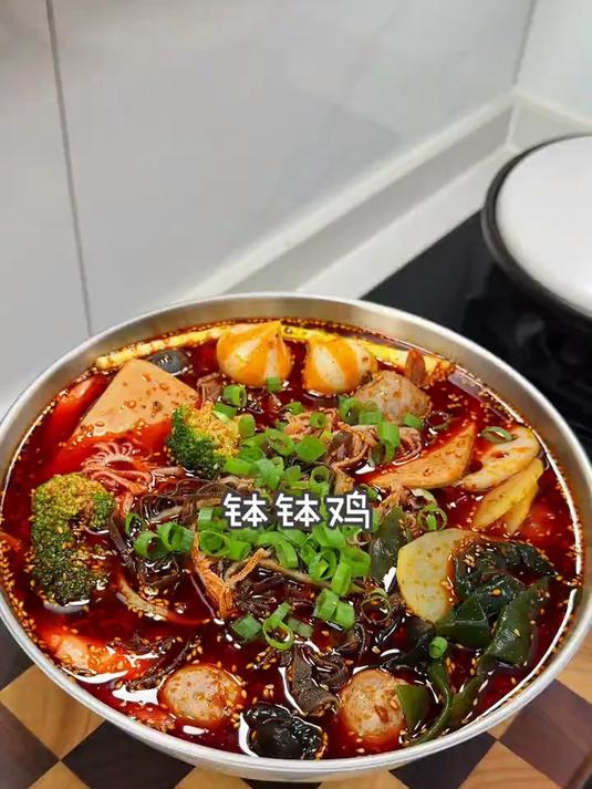今年夏天不吃鸡,要吃就吃钵钵鸡