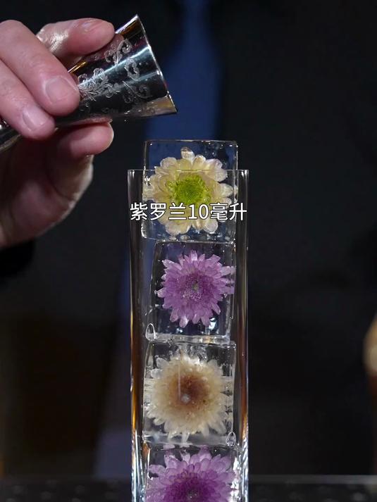 鲜花鸡尾酒(蝶恋花):蝴蝶为花醉,花却随风飞