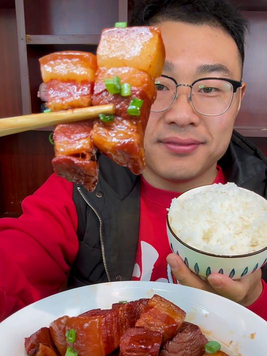 大碗红烧肉