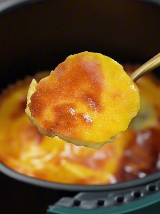 不用烤箱，不放油不放水不放面粉，就两个鸡蛋做的舒芙蕾蛋糕