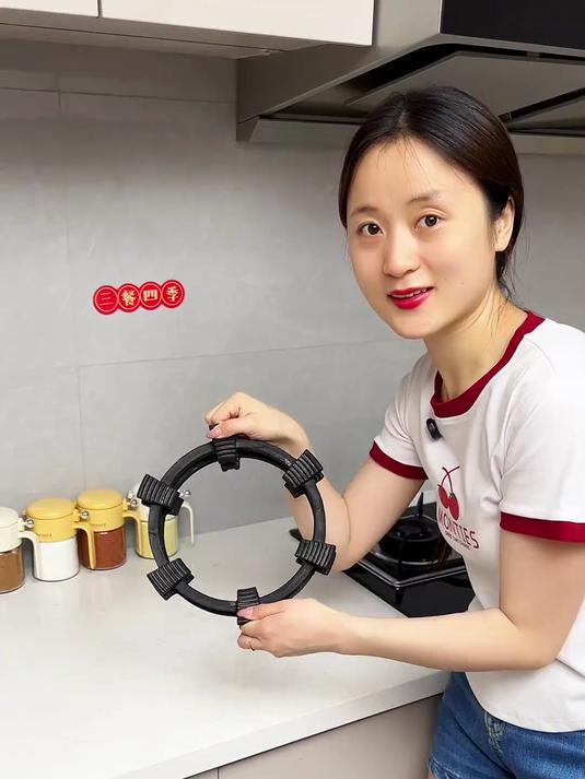 在燃气灶上放一个这样的小架子平底锅还是砂锅放上面就不会打滑了