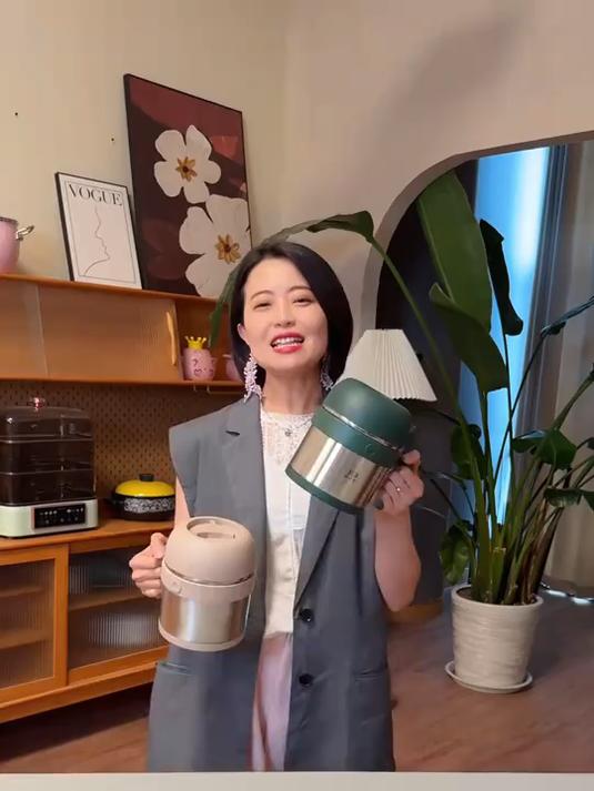 高品质加厚304不锈钢保温饭盒,分层设计不会串味!