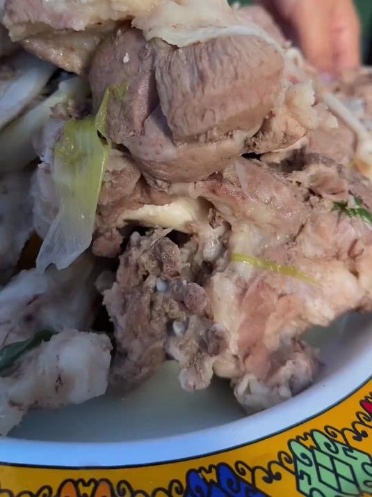 韭菜花酱蘸手抓羊肉!细腻酱体裹满肉香,鲜辣中和膻味