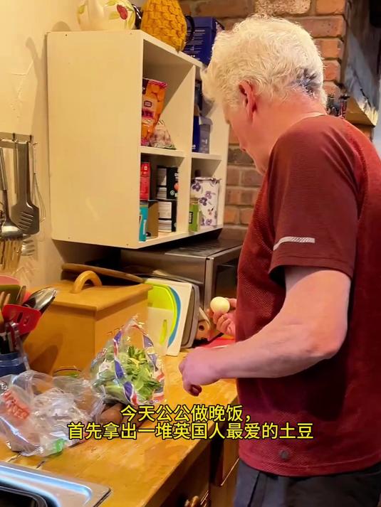 英国人晚饭吃什么?今天公公做英国名菜芝士烤花菜