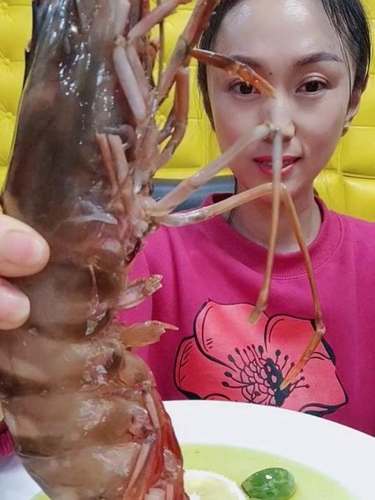 黑虎虾来啦,个头超大,虾肉紧实,怎么烹饪都好吃