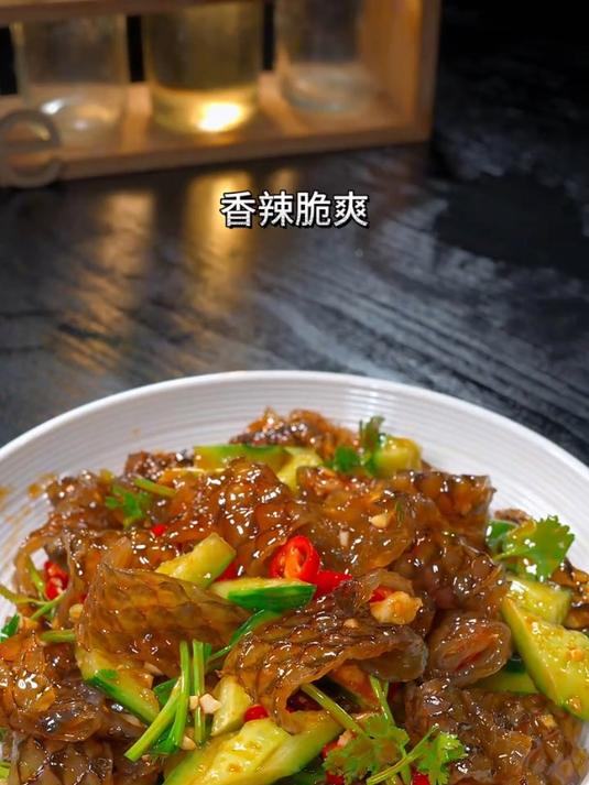 美味可口的酸辣鱼皮
