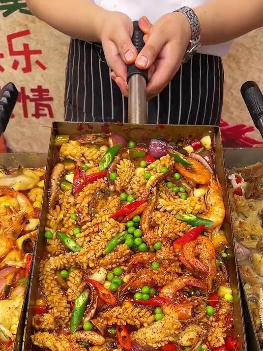 秋冬烧烤店怎么办——戳子肉,六种口味,40道菜品,每天回头客
