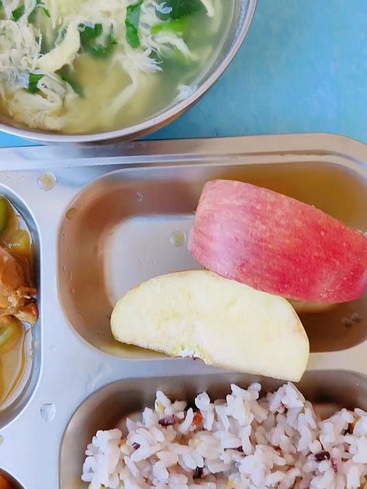 幼儿园午餐