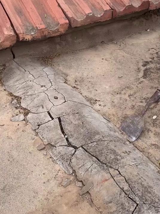 卫生间透明防水胶,水池鱼缸漏水,露台漏水用它,哪里漏刷哪里