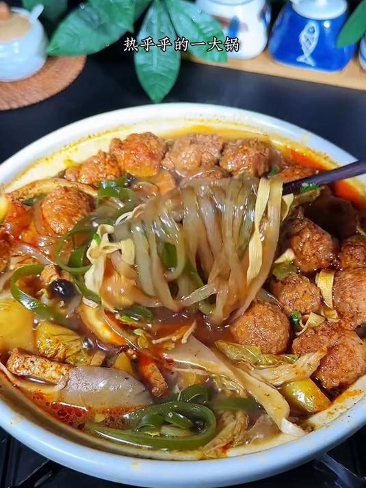 不知道吃啥饭的时候，你就像我一样做一锅砂锅菜吃