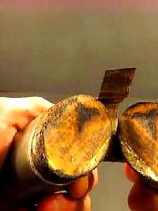 100年前的军用牛肉罐头是啥味?小哥大胆尝试一口,这味道绝了!