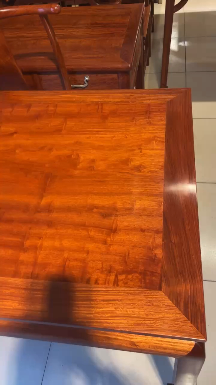 缅甸花梨独板龙蛋纹画案