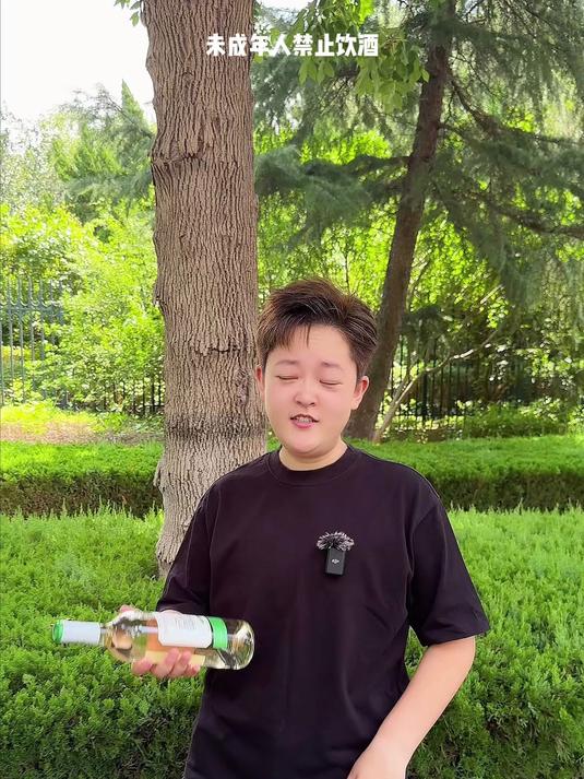 啤酒喝多了会有负担,今年夏天尝尝我们的半甜白葡萄酒吧~