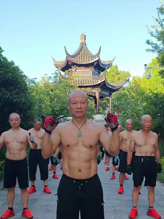 非常好的爬行健身手套