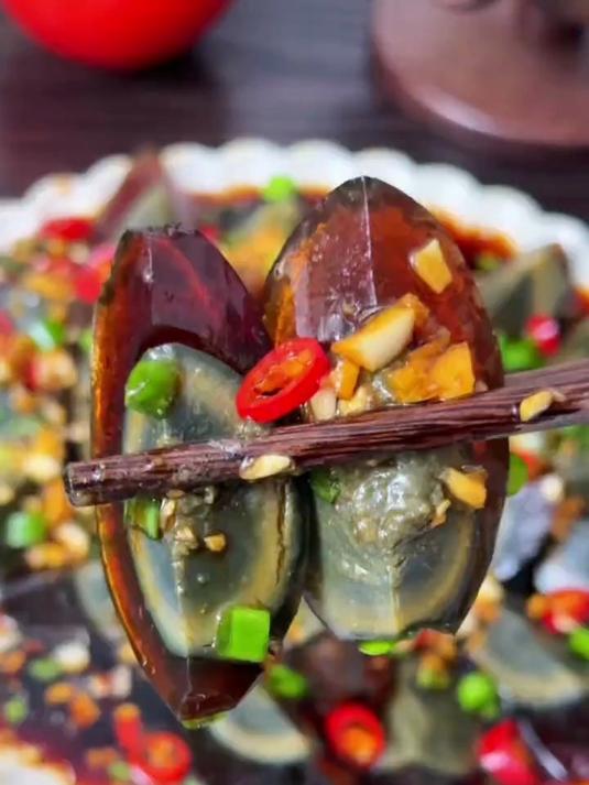 凉拌皮蛋这样做又简单又好吃