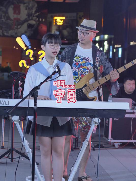 宁静的夏天，天空中繁星点点