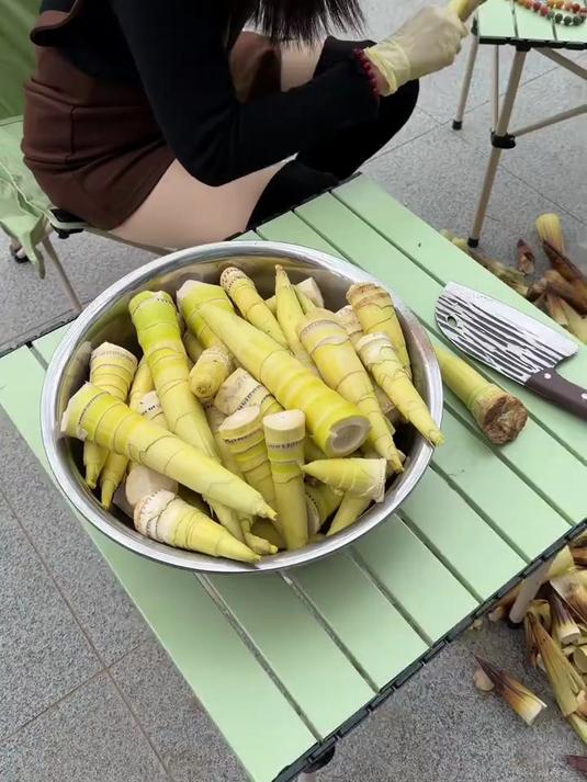 春笋真的是百吃不厌，鸡肉香菇焖春笋更是好吃到没朋友#春笋##春笋的家常做法##春天的味道#
