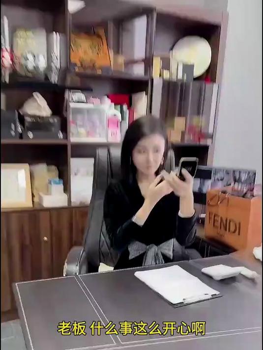 黄鼠狼给鸡拜年,就知道老板没安好心!哼!