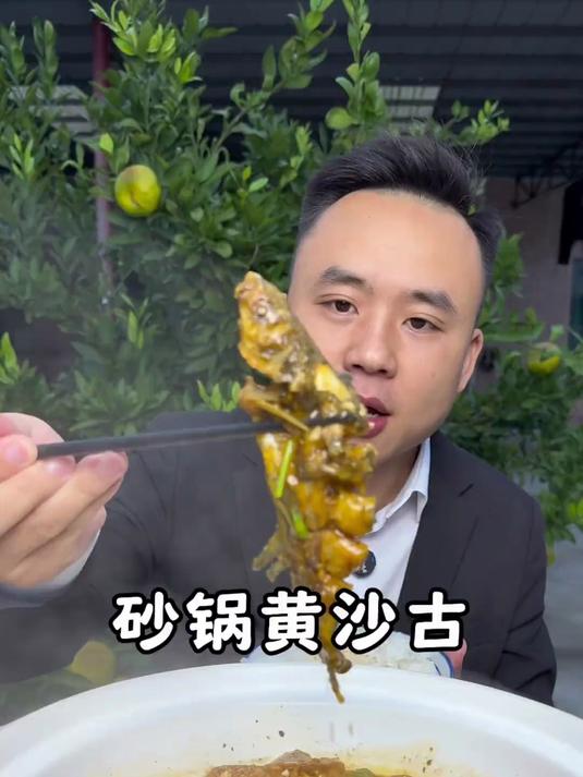 砂锅黄沙古 做鱼我的花样还是挺多的