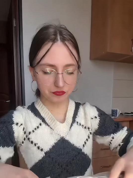 俄罗斯富人千金的熏鱼晚餐