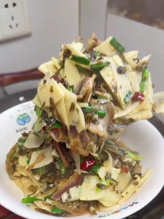 酸菜腊肉炒春笋,做法简单,好吃又下饭 家常菜 我的厨房日记