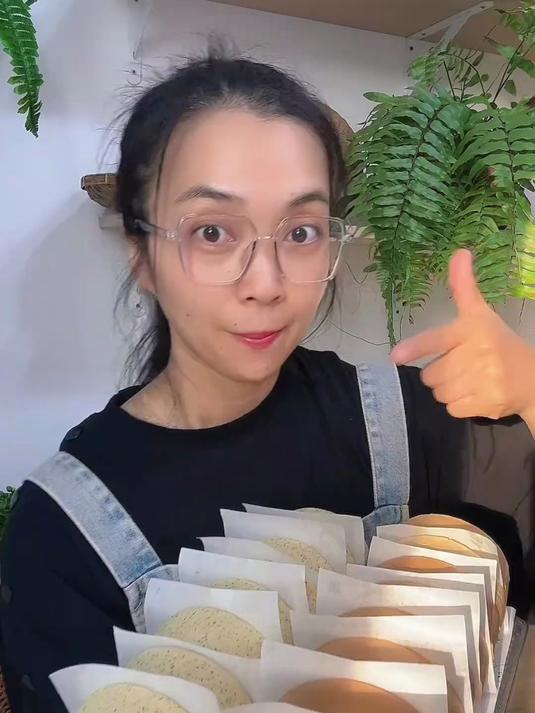 瑞士卷咱们自己做,5个鸡蛋做出不开裂不掉皮丸美毛巾面的瑞士卷