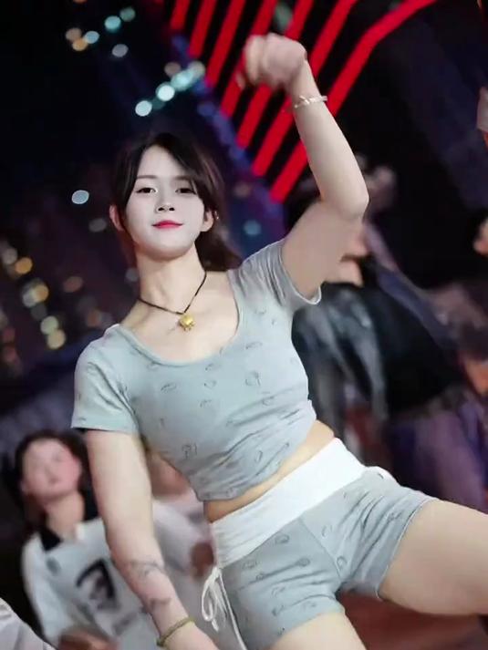 好好看看我的脸 像是轻易跟命运低头的女人吗 #