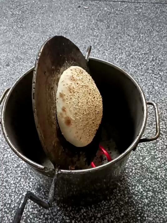 这个烧饼真不赖，炉子花了百十块，什么时候想吃什么时候烤