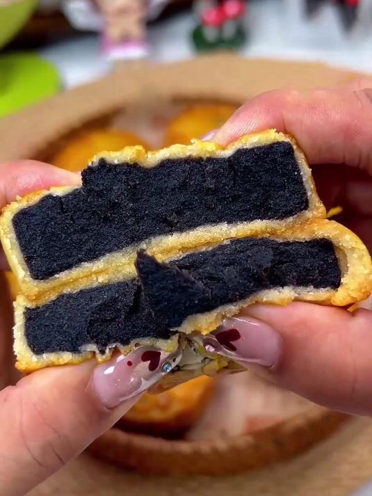 柴火工艺黑豆沙月饼,豆馅新鲜