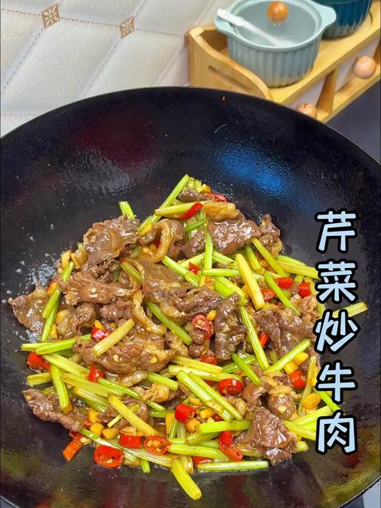 要说下饭菜，还得看这道芹菜炒牛肉