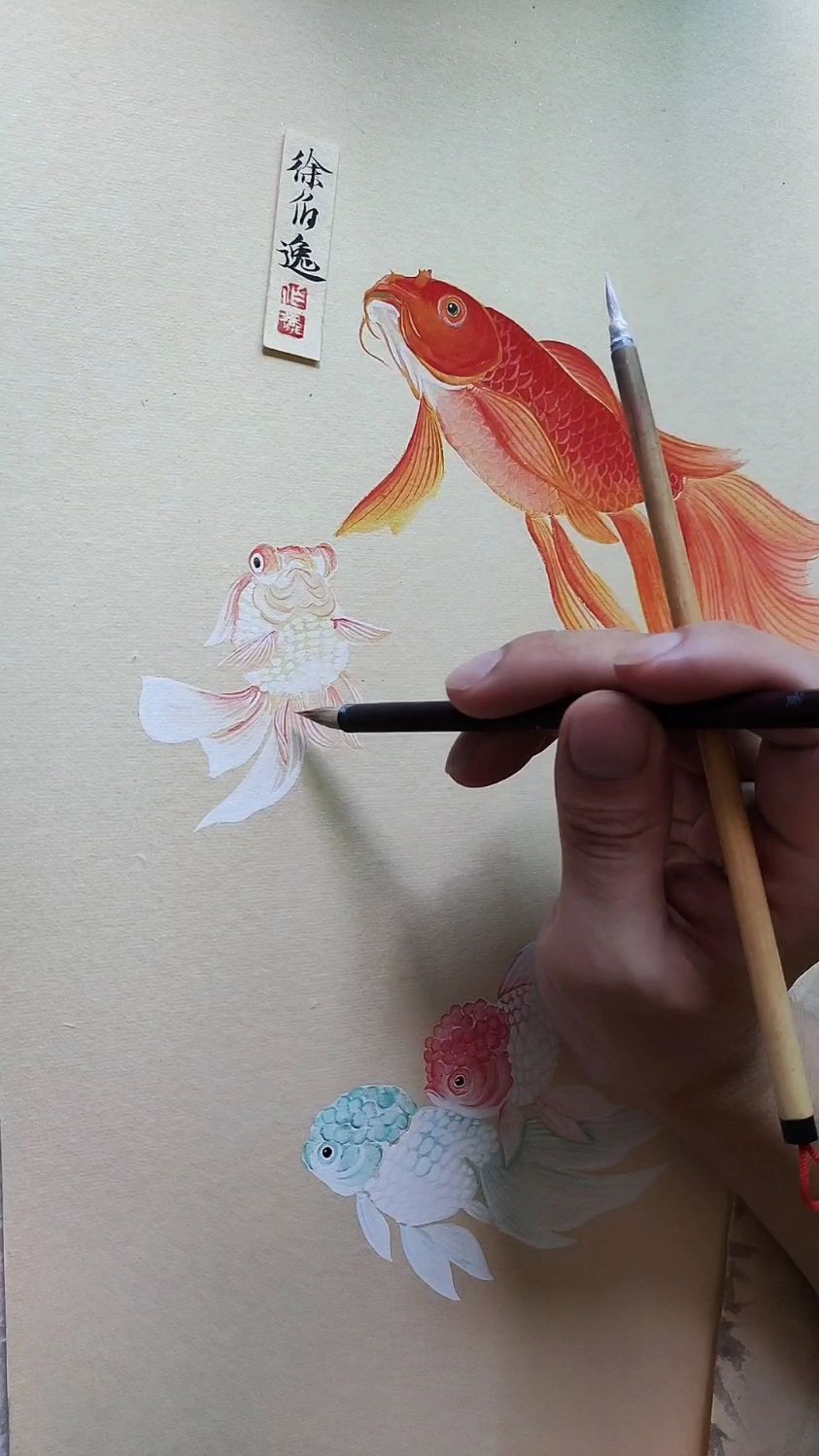 画几条悠闲自在的小鱼儿