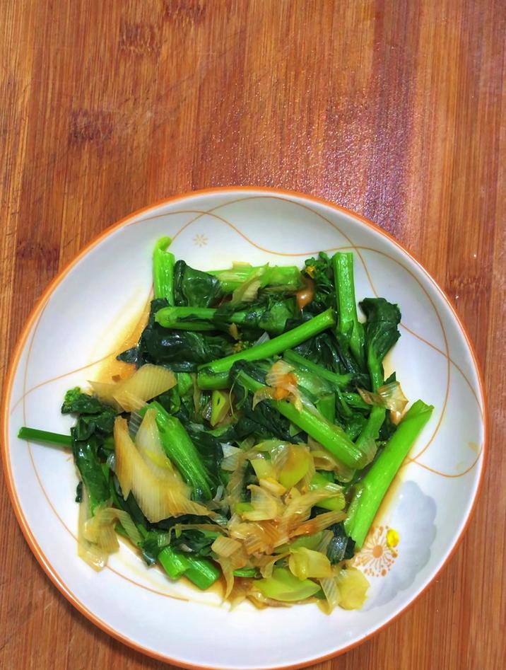 油菜苔怎么炒好吃,分享一道大葱炒油菜苔