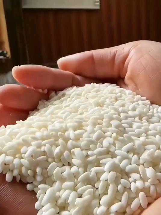 贵州梯田圆糯米用来煮甜酒糯米饭 打糍粑糯叽叽的真的太香了