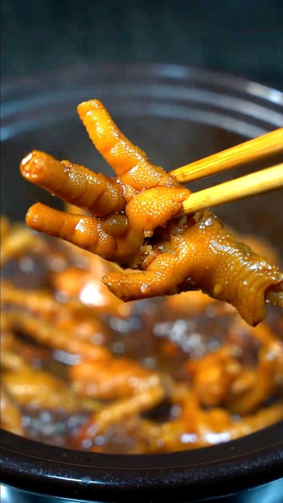 砂锅焖鸡爪,鸡爪这样做米饭都不够吃