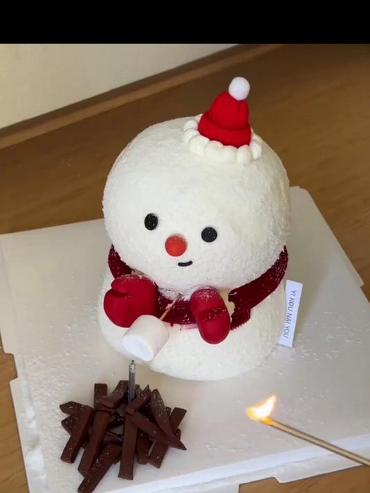 奖励好朋友请我吃一个雪人烤棉花糖蛋糕