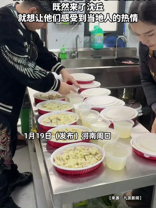河南一饺子店老板送来20多份热腾腾的水饺