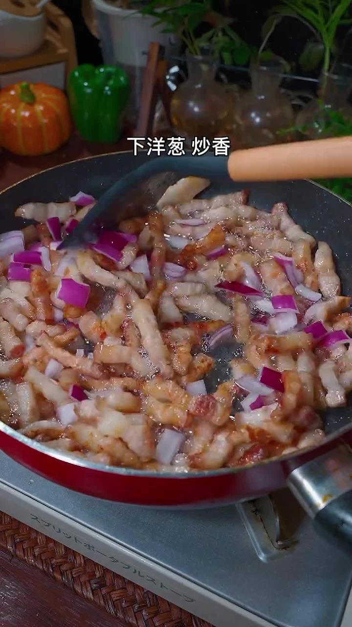 每次都能吃三碗的卤肉饭,做法简单,汤汁拌米饭绝了