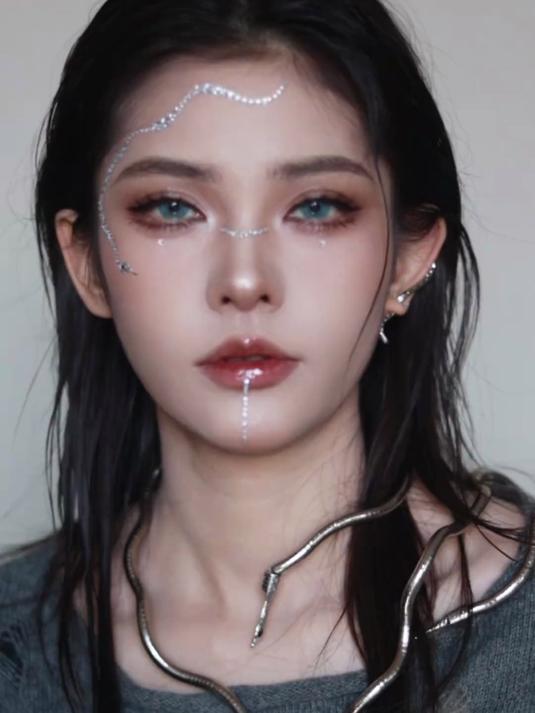 AI机械感蛇系妆容教程 新年画这个灵蛇仿妆还蛮酷的哦～