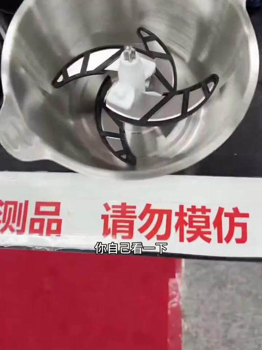 又到了家庭聚餐包饺子的季节,给自己安排个绞肉机!大容量一机多用绞肉碎菜和面全拿下#绞肉机#