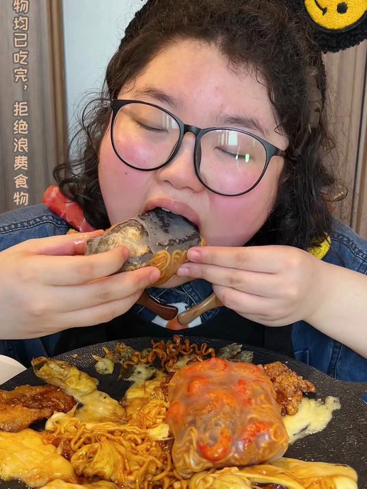 #春天就吃这一口#火鸡面 锅包肉#白象大辣娇