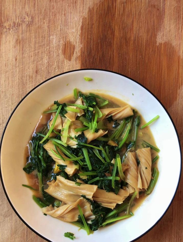 香菜怎么做才好吃又简单,分享一道香菜炒豆筋