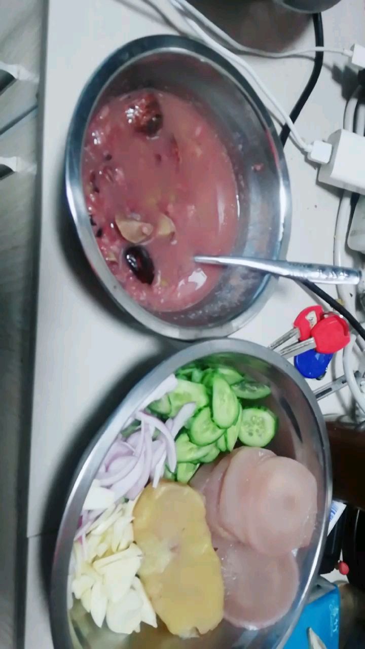 记录真实生活,今天晚饭是大米,绿豆,黑米,栗子熬粥,单身大叔自己做饭,浙江杭州市