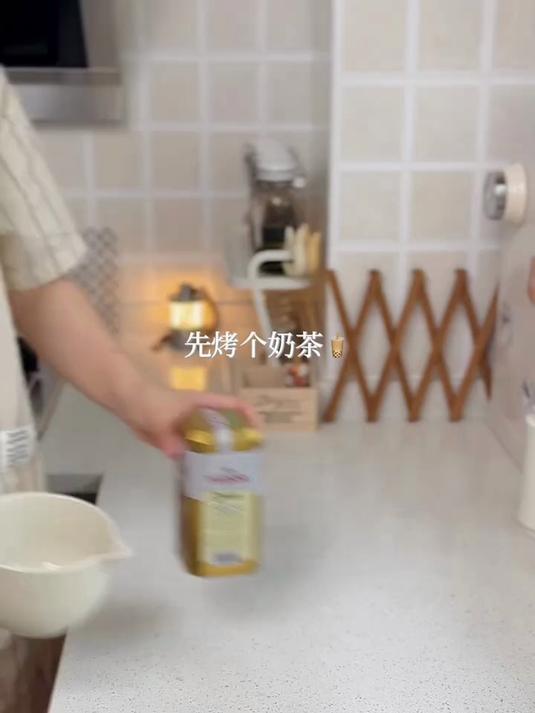 做了热压金枪鱼三明治还有玫瑰烤奶茶