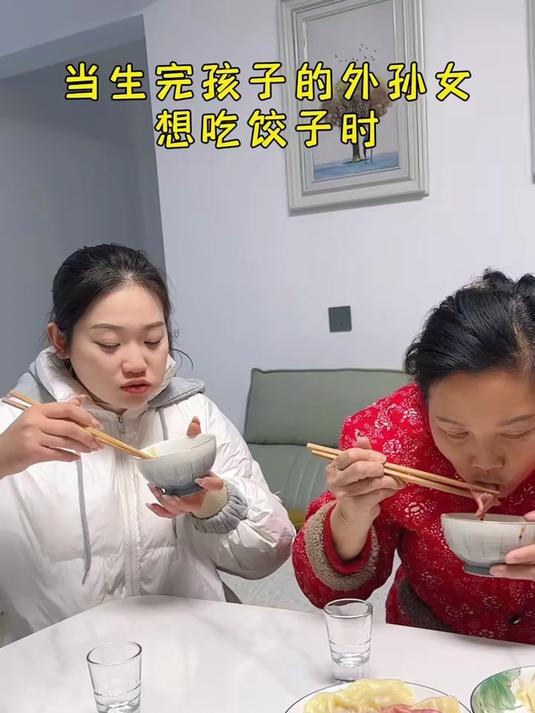 姥姥今天用五种果蔬包的五彩饺子,全家人吃的都很开心