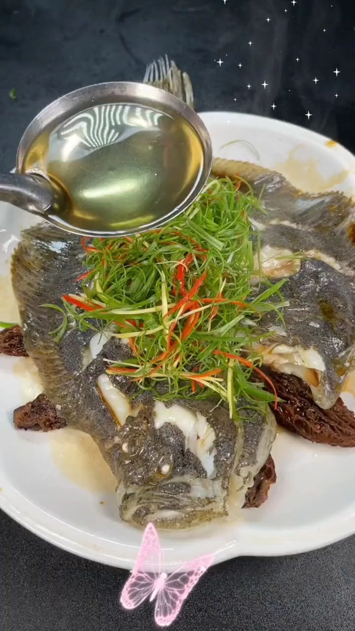 清蒸多宝鱼制作方法来了,想吃的照我的方法做,不比外面饭店差!小孩很喜欢!