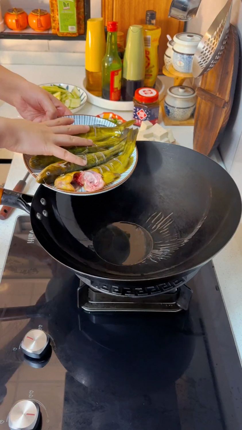 黄丫头炖豆腐绝了,汤汁拌饭就可以吃两大碗,这种鱼每个星期可以来两次