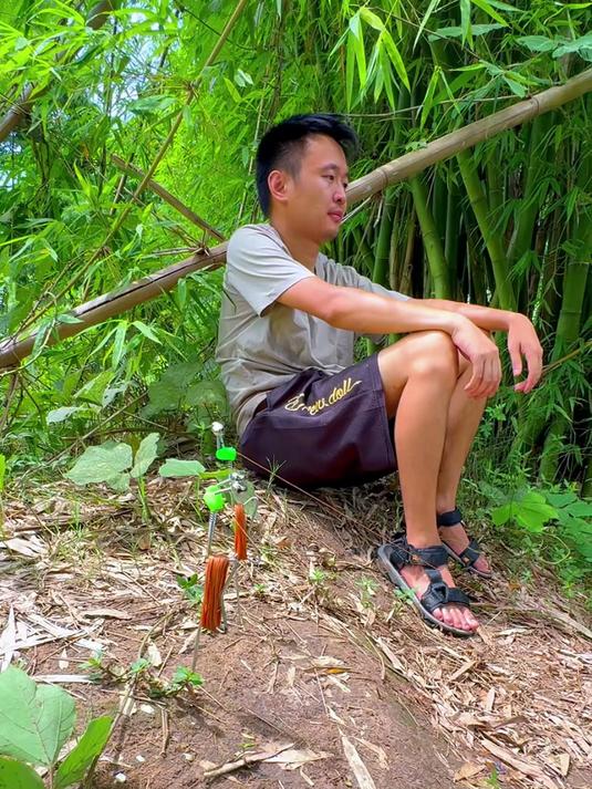 自动钓鱼的弹簧地插钓法,挂不同的饵料可以钓不同的鱼