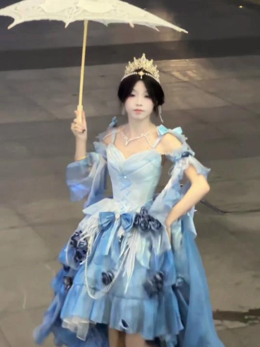 大拖尾直接封神，海底蓝超显白美的像一条斗鱼~ #优质视频激励计划#